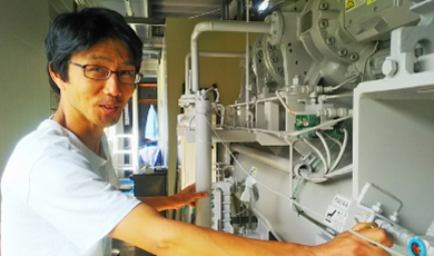 機関室（機械保全スタッフ）: 機関長 熊谷聡夫